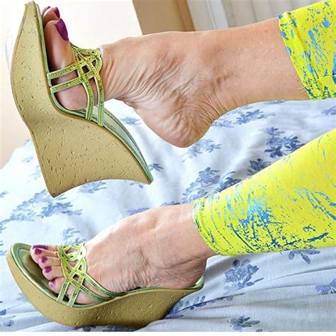 granny sexy feet|Mature lady feet hi